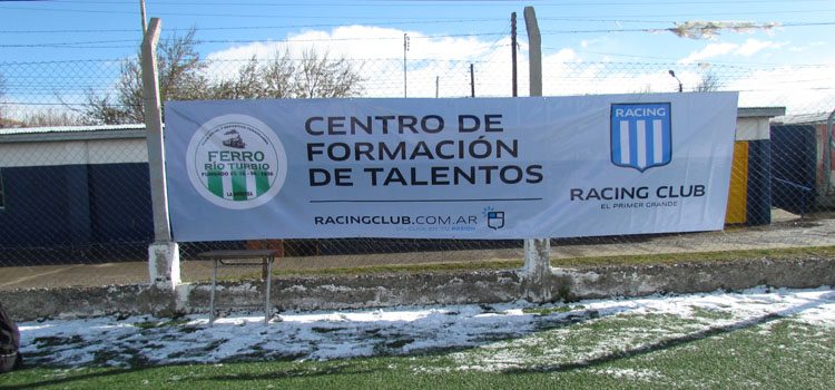 Al sur, bien al sur: clínica de fútbol en Río Turbio