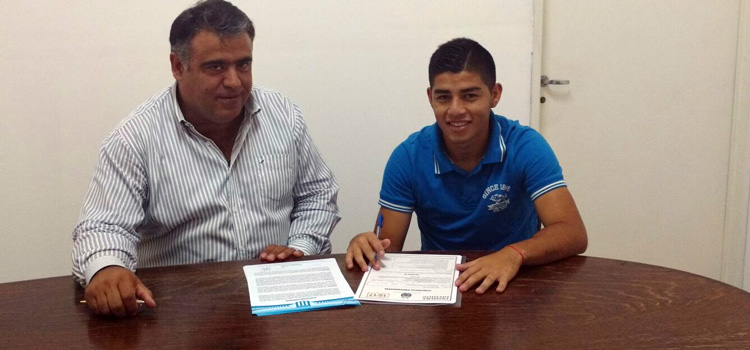 Valenzuela firmó su nuevo contrato